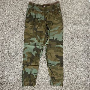 Levis green camo cropped joggers